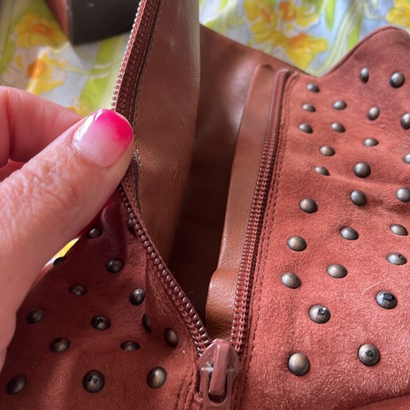 Lucky 🍀 Brand rust colored studded faux suede high heel boots Size 7.5 - Picture 12 of 12